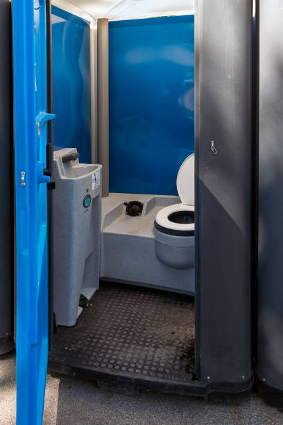 Best Luxury portable toilet rental  in Collinsvle, IL